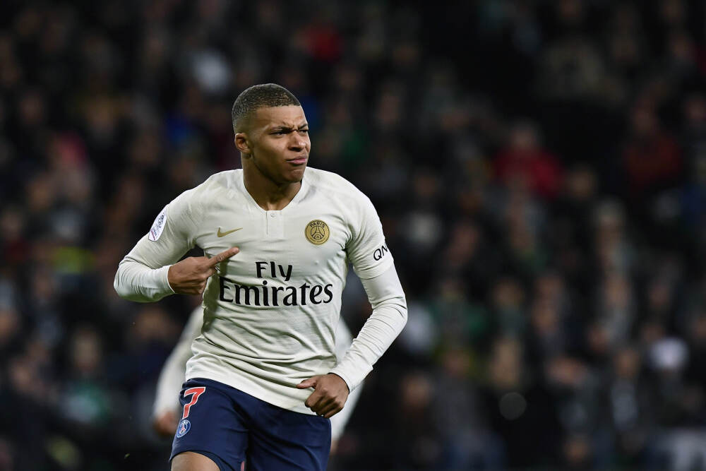 保时捷推出全电动SUV Cayenne！起步至时速100公里加速仅需2.5秒，充电功率达400 kW，续航里程最高达642公里